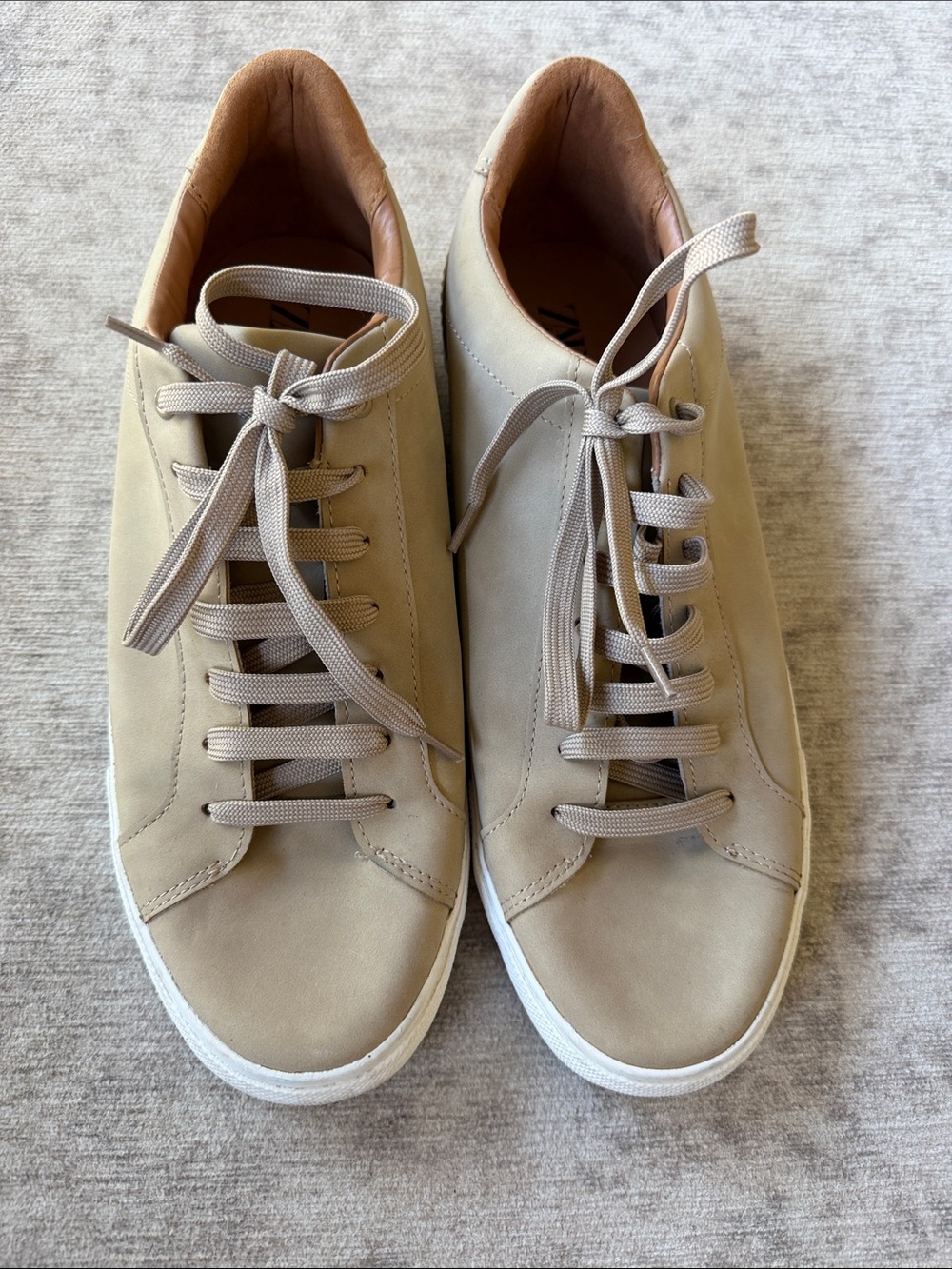 Zara Beige Men’s Minimal Laced Sneakers